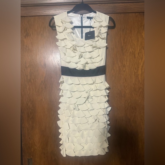 NWT! White/Cream & Black Sheath dress with Folded Ruffle Petal Ribbon Belt M - Picture 1 of 7